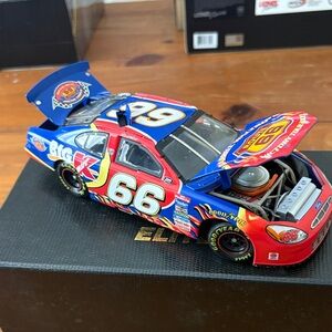 Nascar 1/24 Darrell Waltrip Route 66 Action Elite